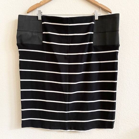 TORRID Black and White Stripe Pull On Pencil Skirt Size 4X Contemporary Stretch - Picture 6 of 11